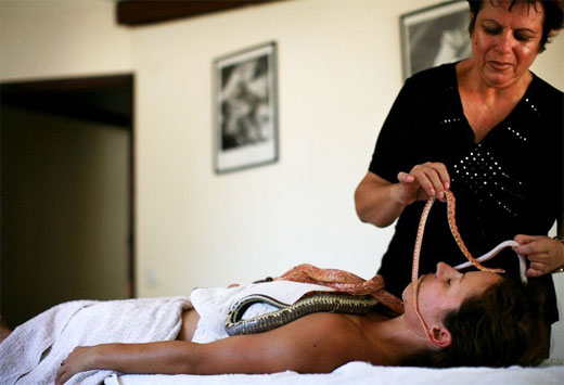 SNAKE MASSAGE
